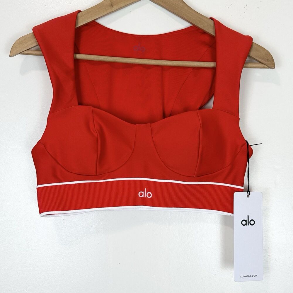 NWT Alo Yoga Airlift Alignment Bra Bright Red Size M W9824R Studio Yoga Pilates